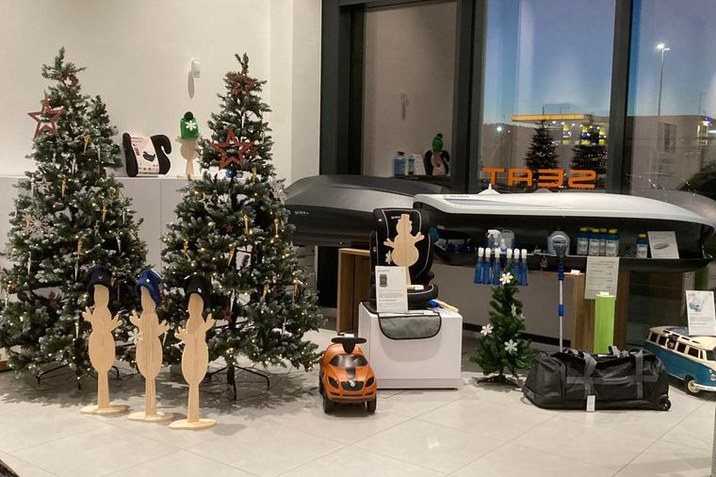 Weihnachtlicher Schauraum